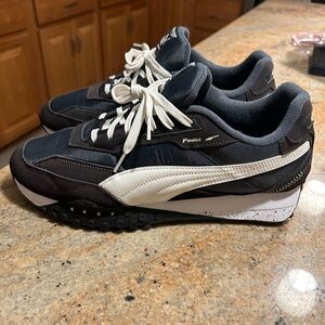 Men’s used puma sneakers